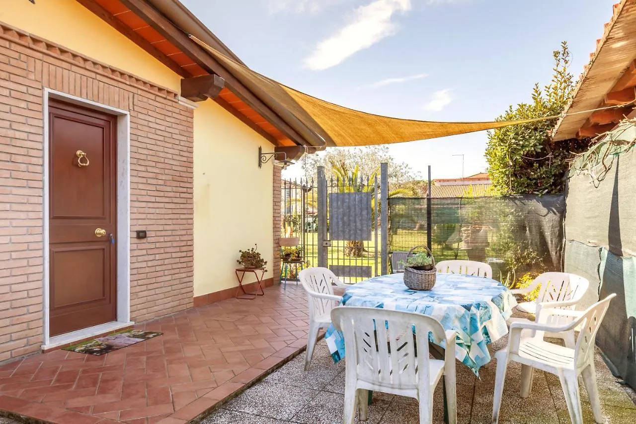 Casina Del Glicine Villa Massa  Italy