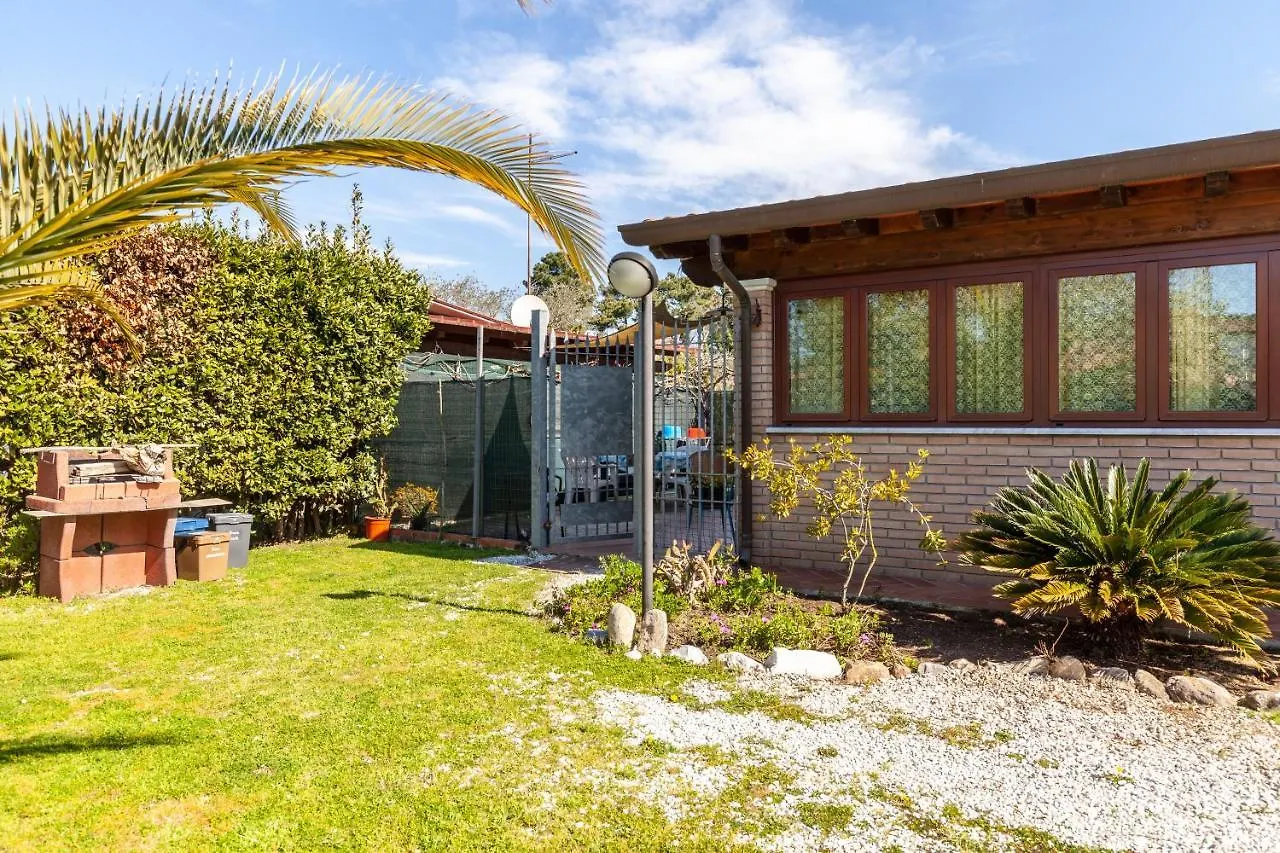 Casina Del Glicine Villa Massa  0*, Massa (Tuscany) Italy